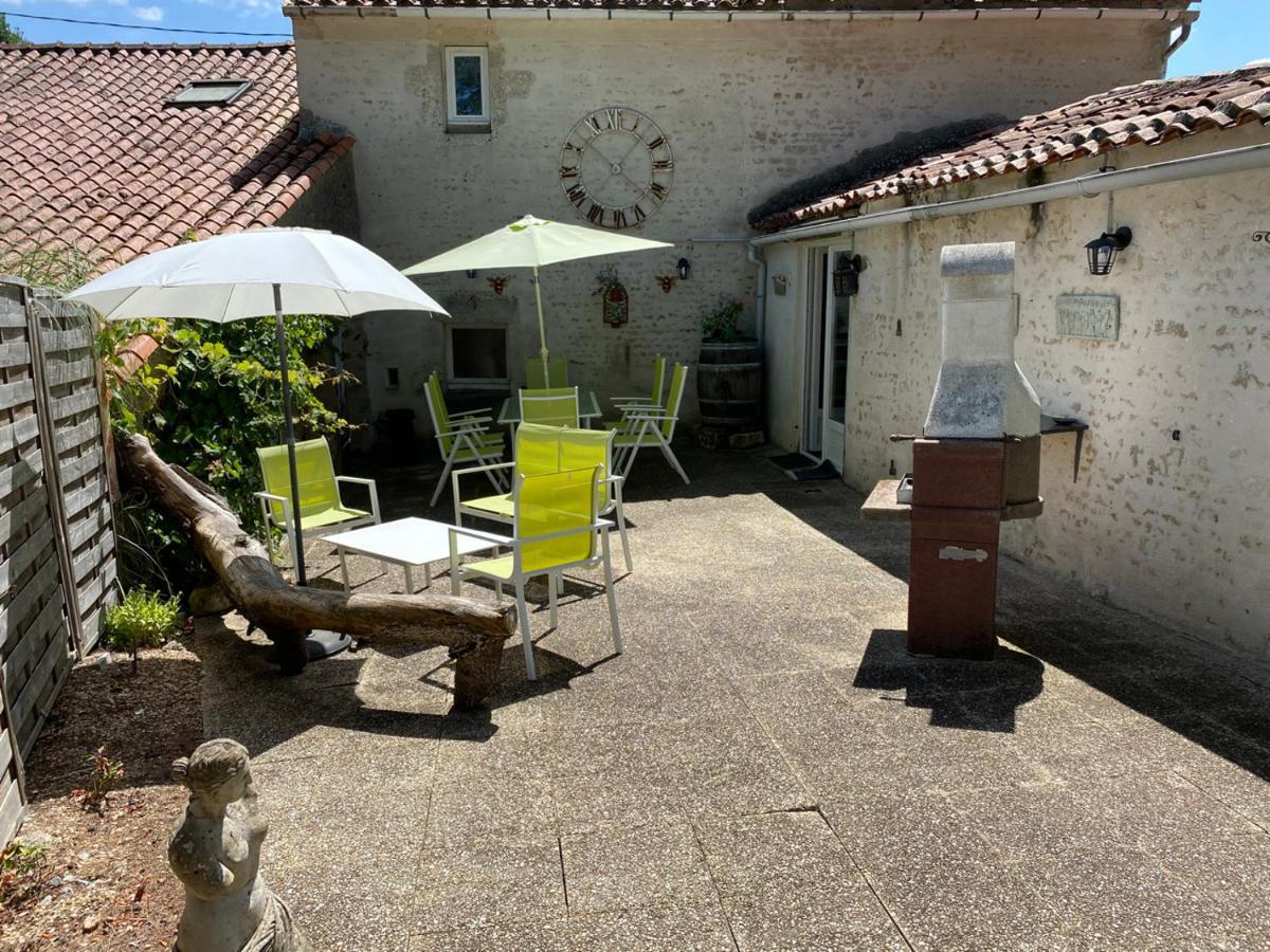 Le Gîte au Coin des Abeilles La Caillère Extérieur photo