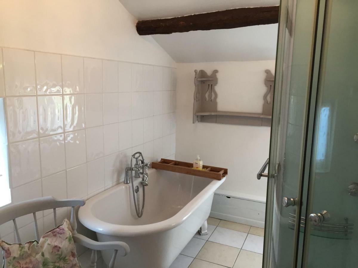 Le Gîte au Coin des Abeilles La Caillère Extérieur photo