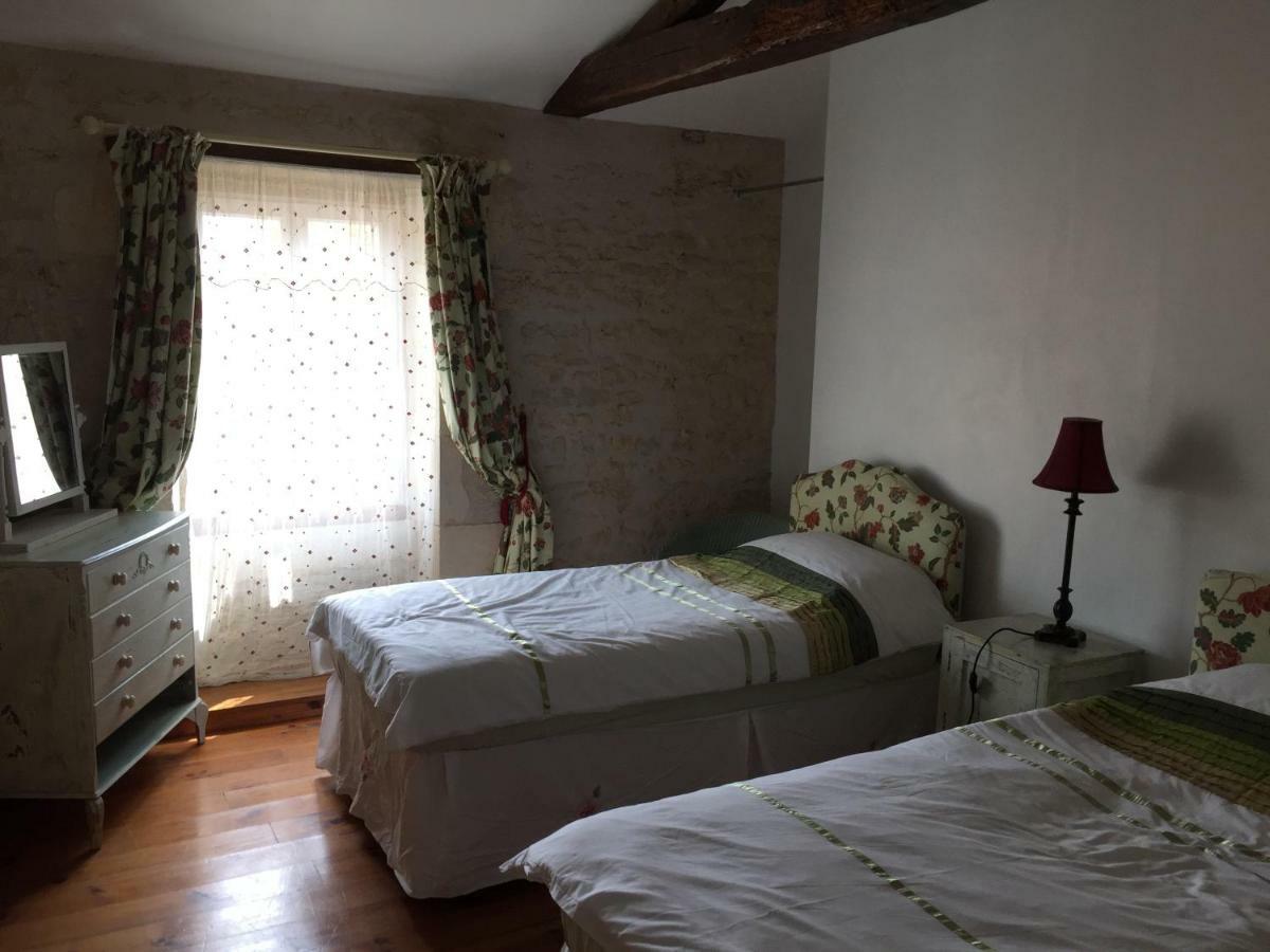 Le Gîte au Coin des Abeilles La Caillère Extérieur photo