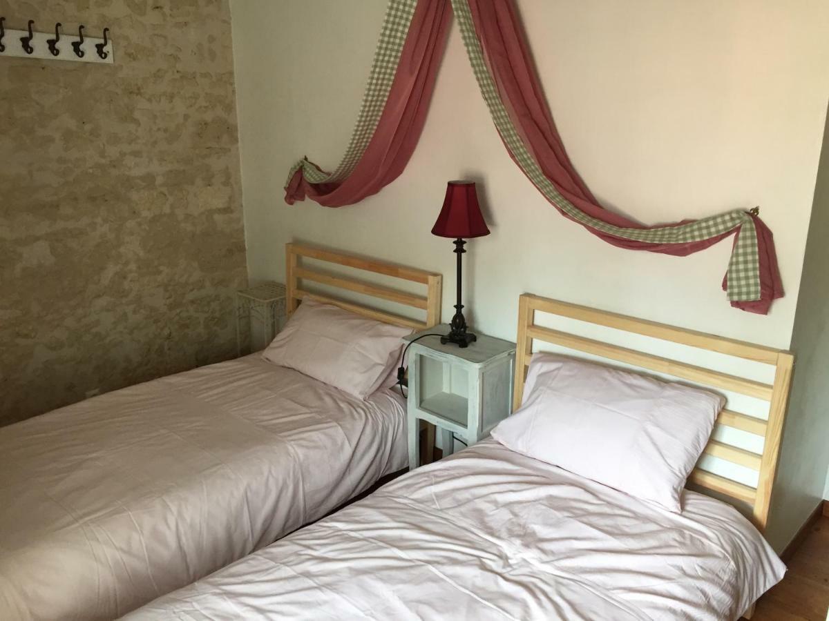 Le Gîte au Coin des Abeilles La Caillère Extérieur photo