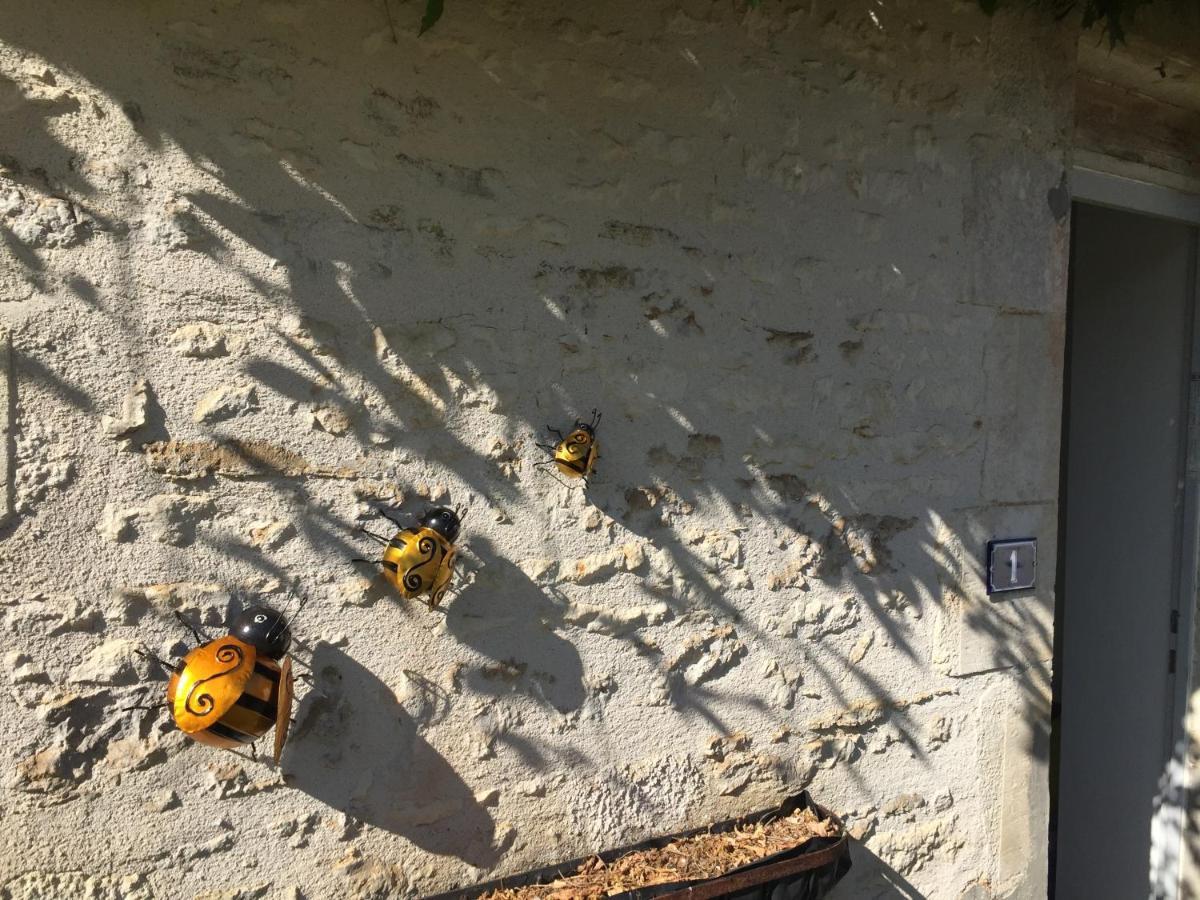 Le Gîte au Coin des Abeilles La Caillère Extérieur photo